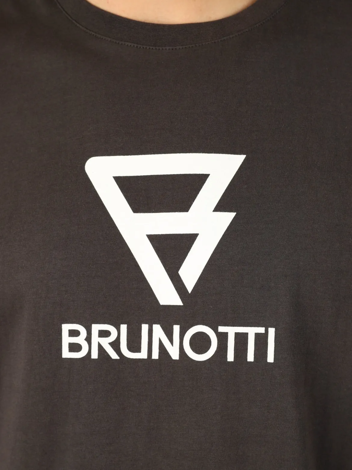 Aron Men T-shirt | Pirate Black